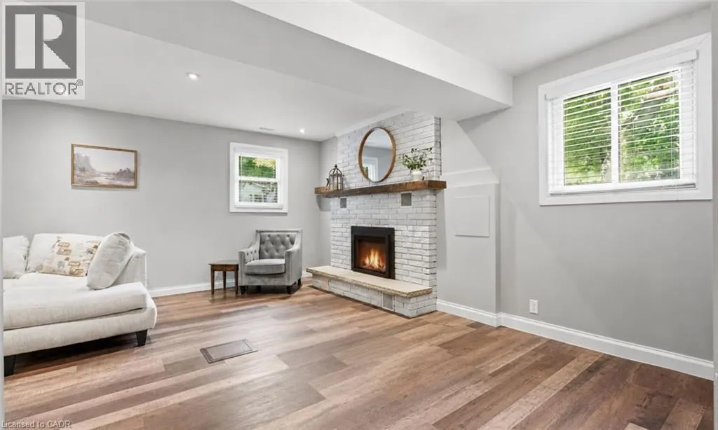 72 CRESTLYNN Crescent