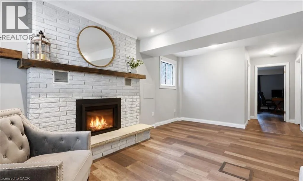 72 CRESTLYNN Crescent