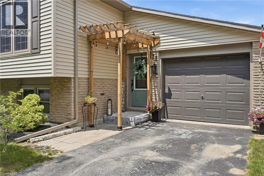72 CRESTLYNN Crescent