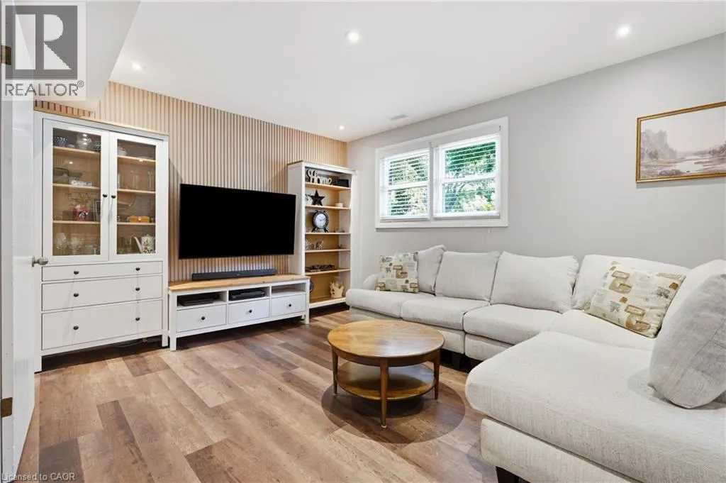 72 CRESTLYNN Crescent
