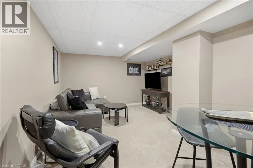 14 KENYON Crescent