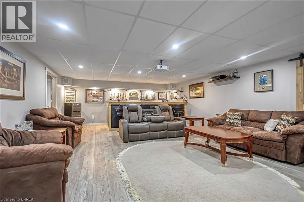 156 ST JOHNS Road W