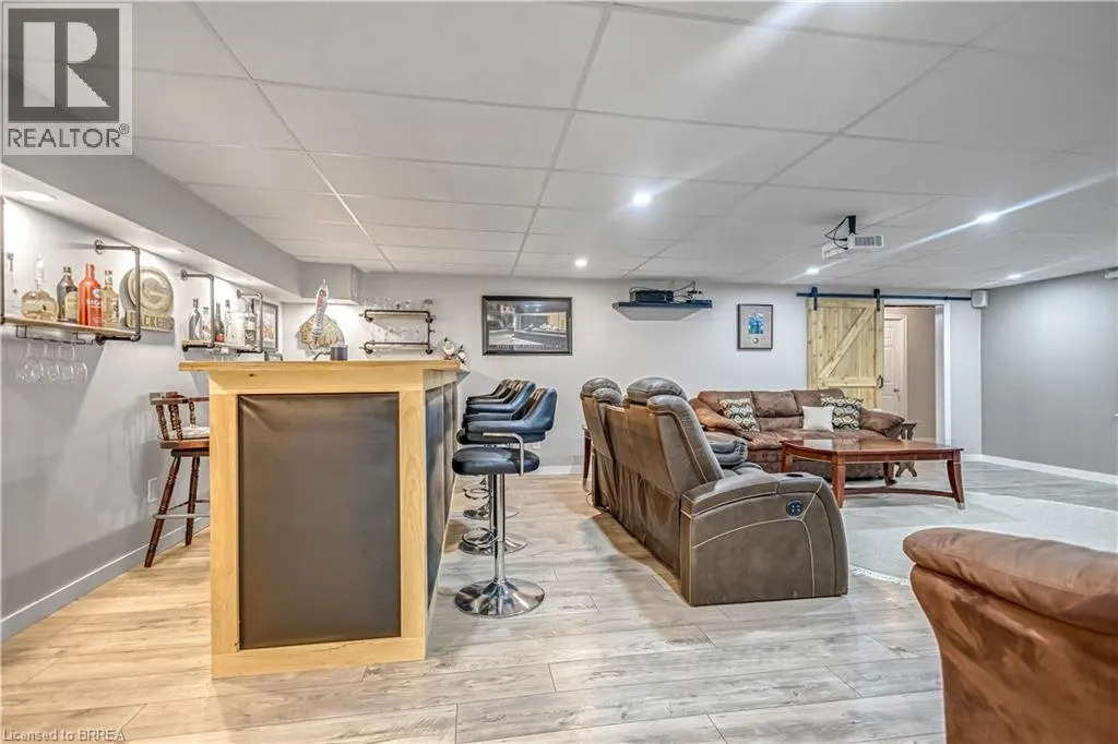 156 ST JOHNS Road W