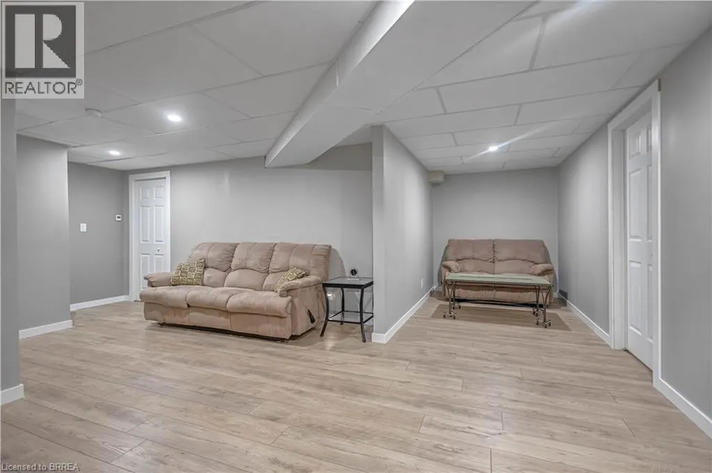 156 ST JOHNS Road W