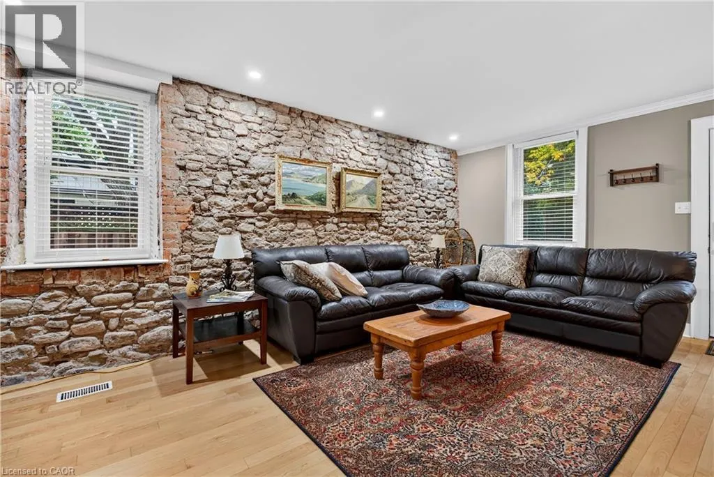 21 BROCK Street N