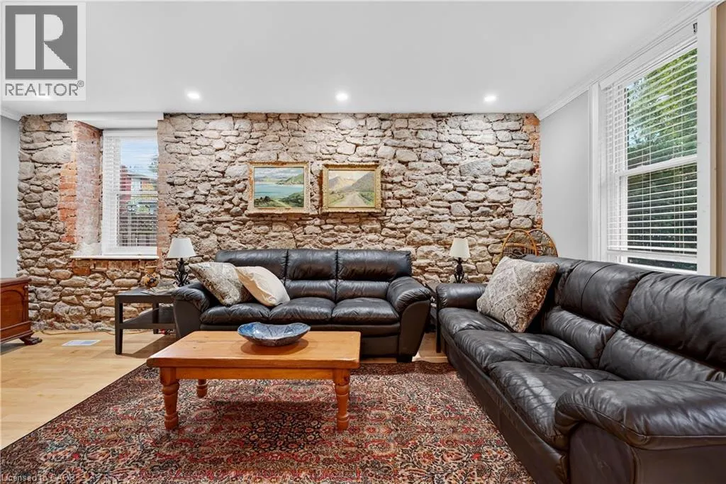 21 BROCK Street N