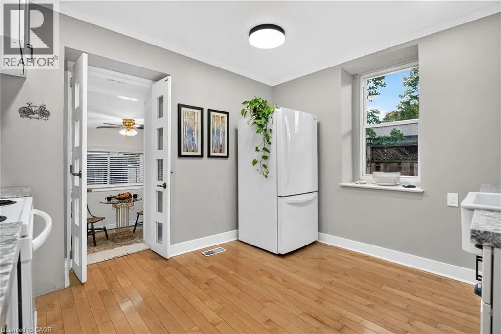21 BROCK Street N
