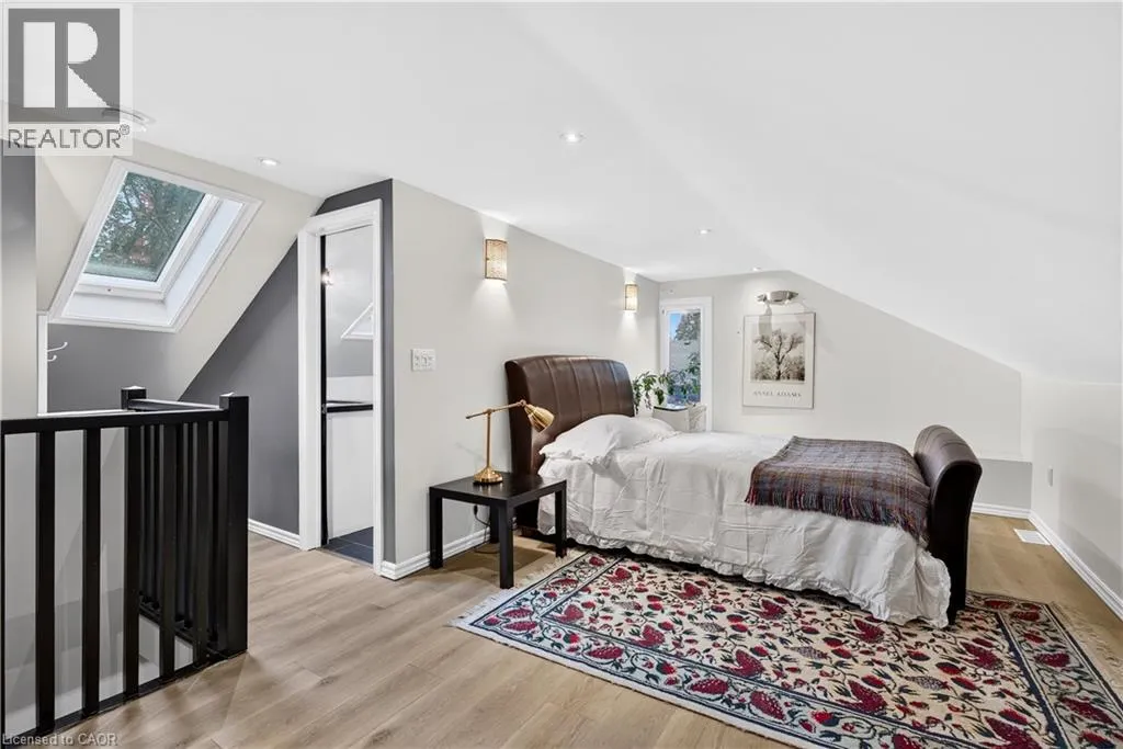 21 BROCK Street N