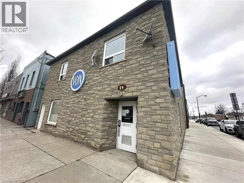 69 ROBINSON Street