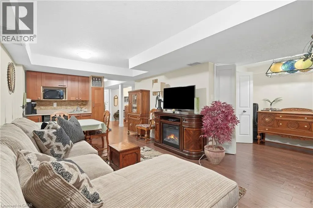 9 WENTWORTH Drive Unit# 5 #5