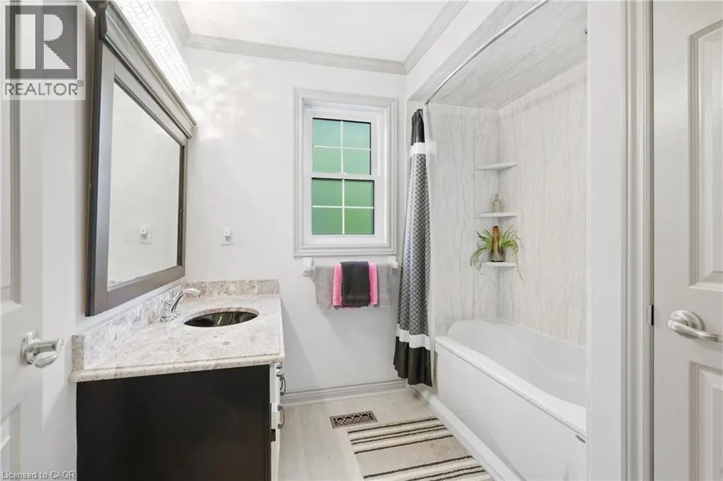 9 WENTWORTH Drive Unit# 5 #5