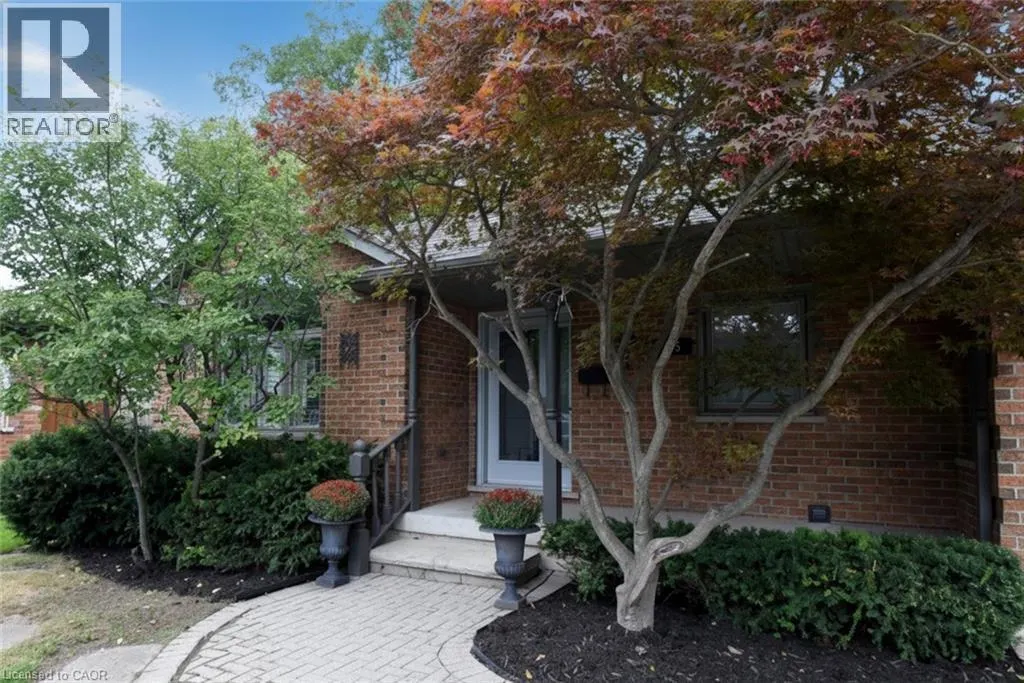 715 BATEMAN Court