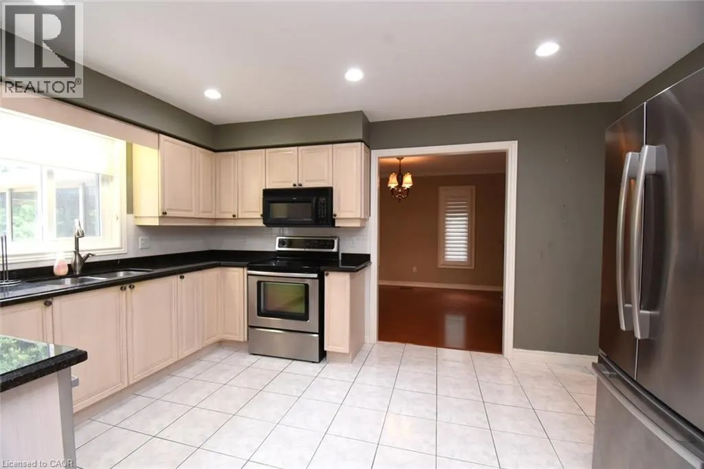 715 BATEMAN Court