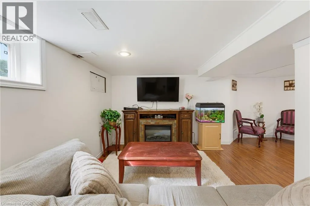 551 UPPER SHERMAN Avenue