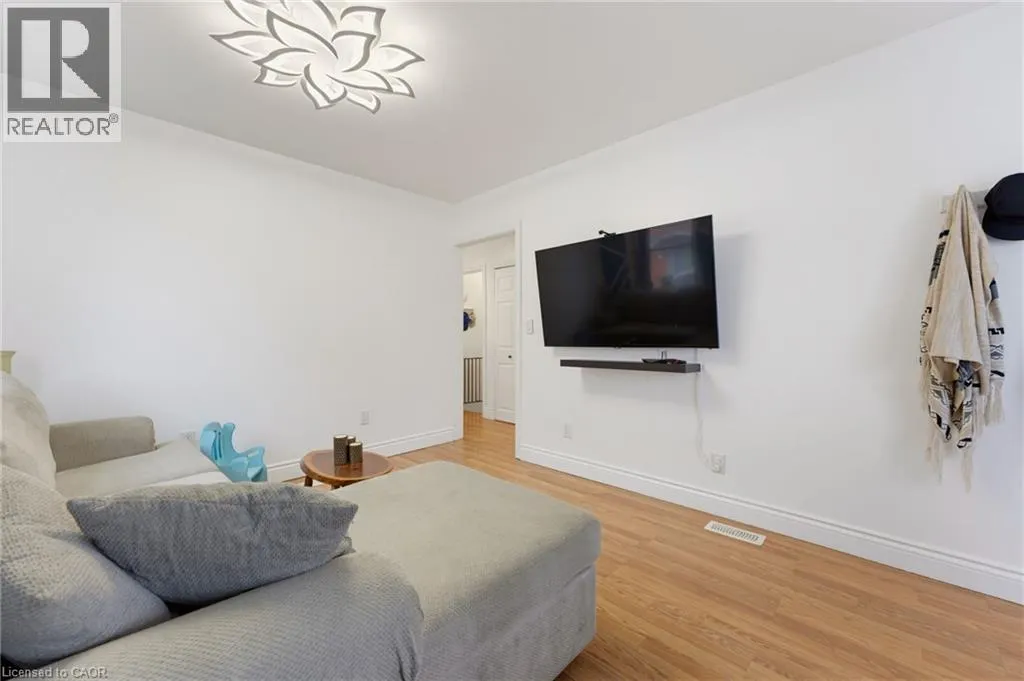 551 UPPER SHERMAN Avenue
