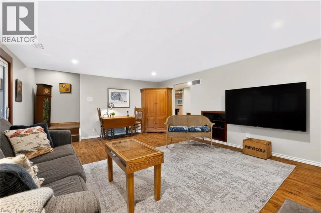 80 GLENDA JANE Drive
