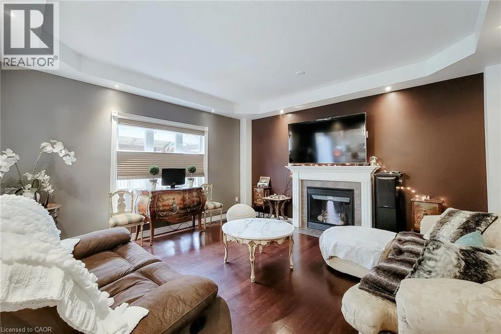 214 CLOVERLEAF Drive