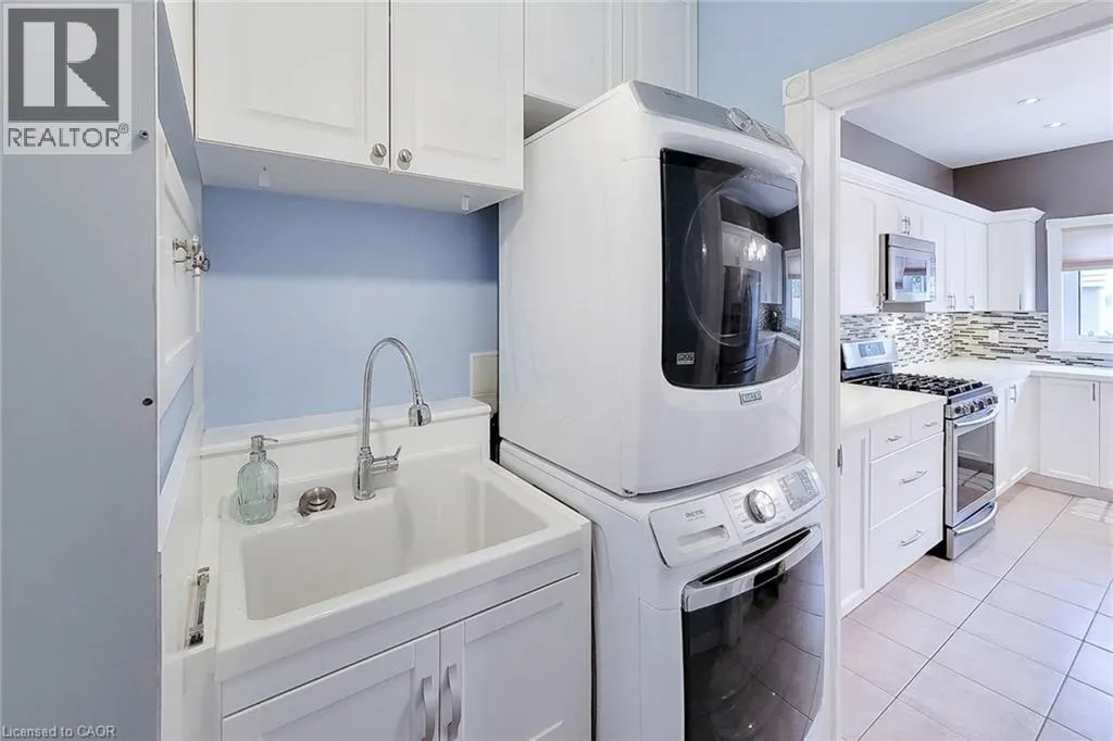 214 CLOVERLEAF Drive