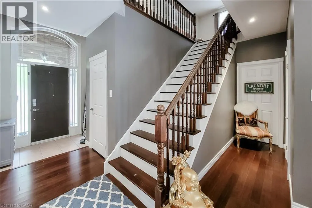 214 CLOVERLEAF Drive