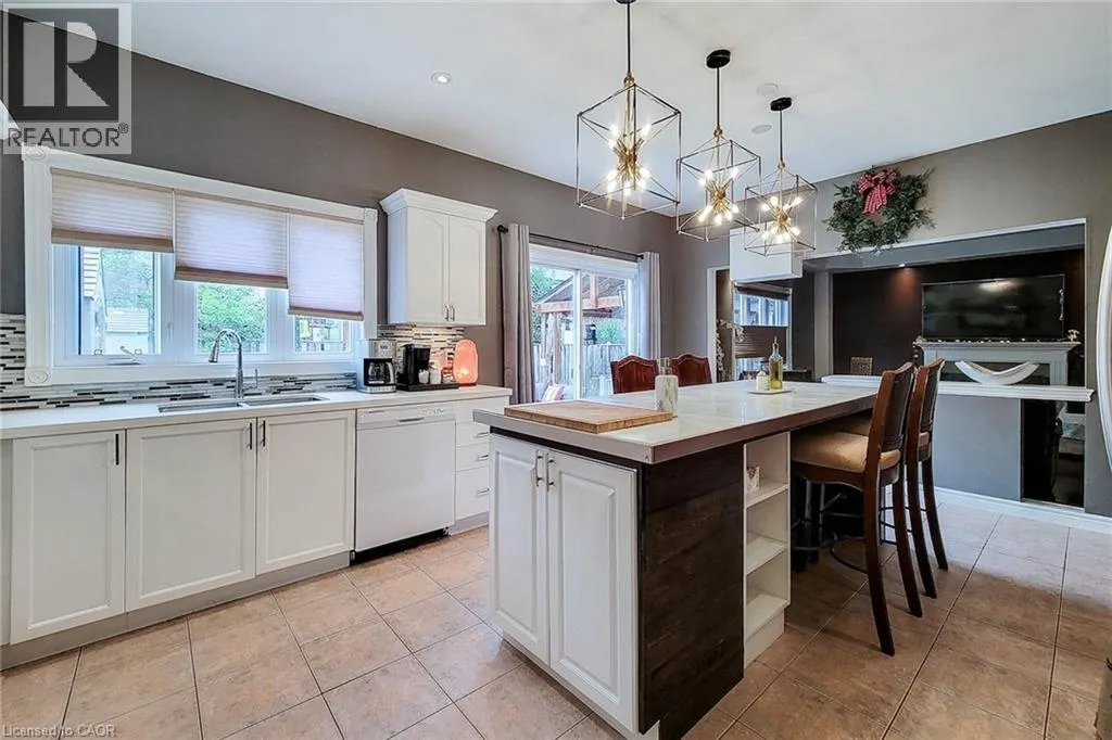 214 CLOVERLEAF Drive