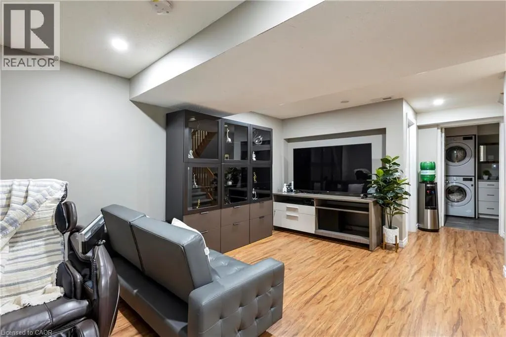 475 BEECHWOOD Drive Unit# 4 #4