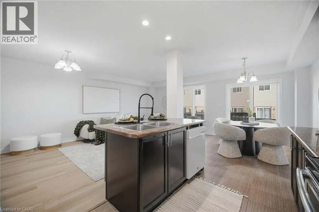 98 BLOOM Crescent