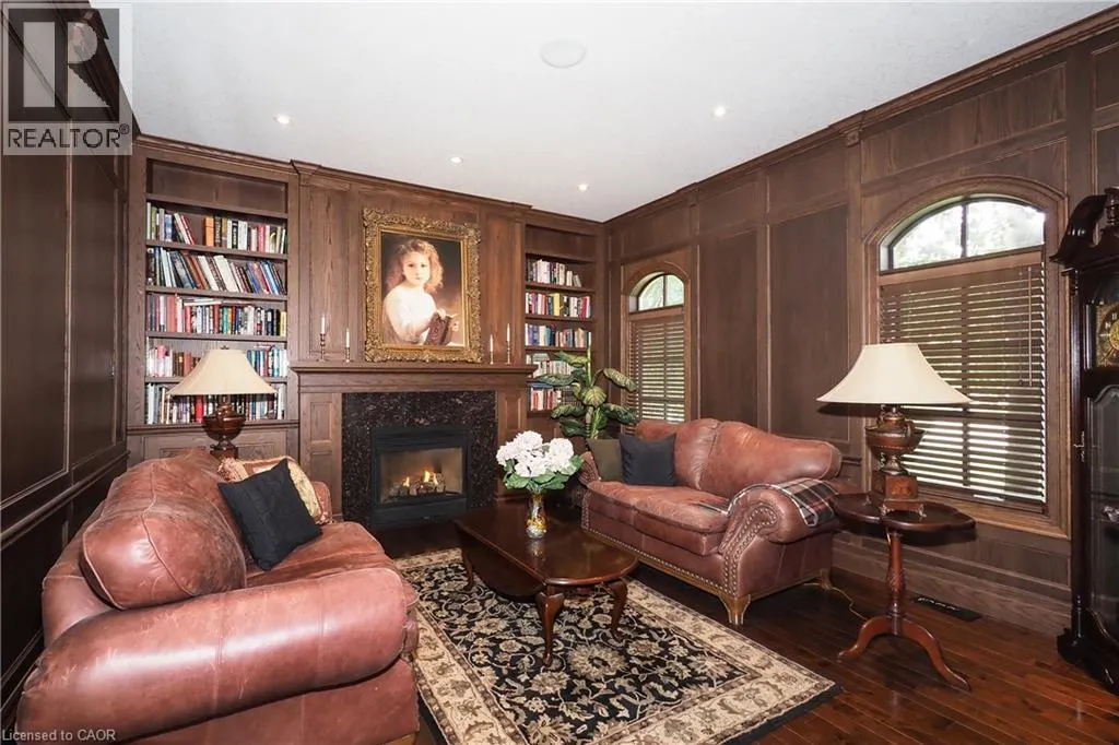 585 KIWANIS PARK Drive