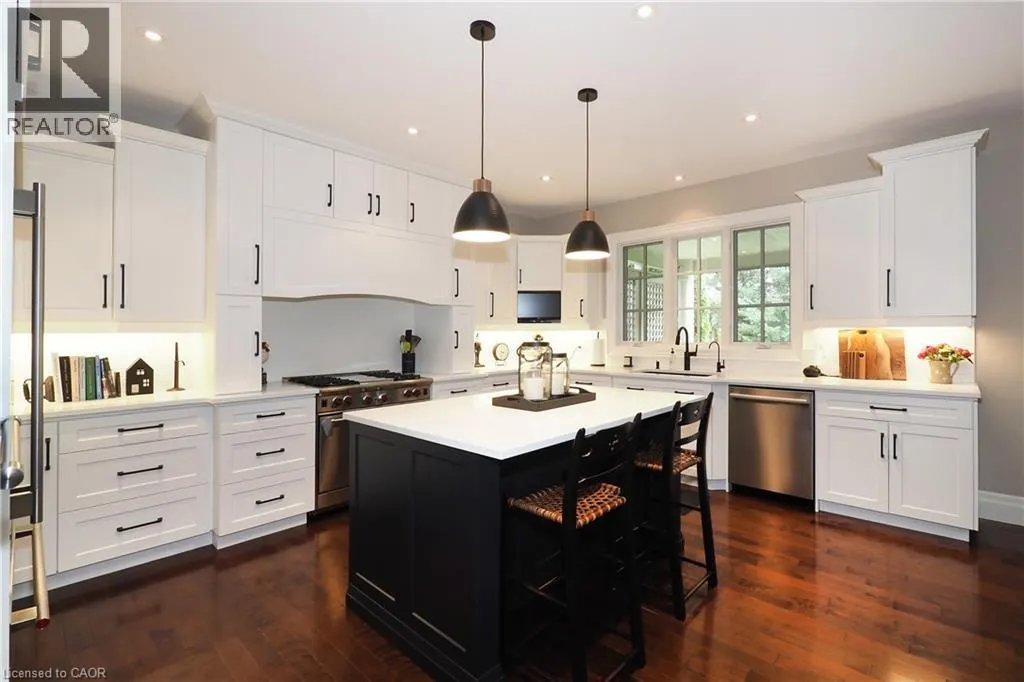 585 KIWANIS PARK Drive