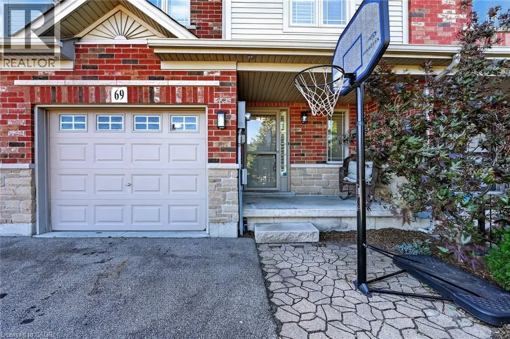 69 SUMNER Crescent