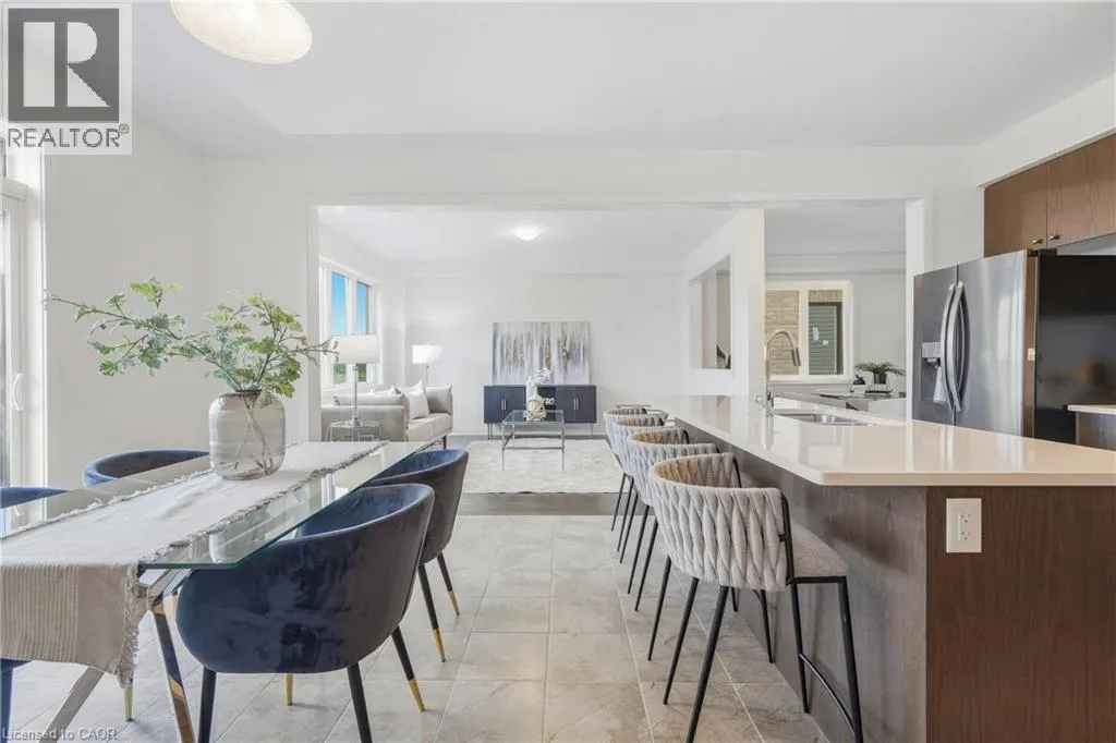 166 AVIRON Crescent