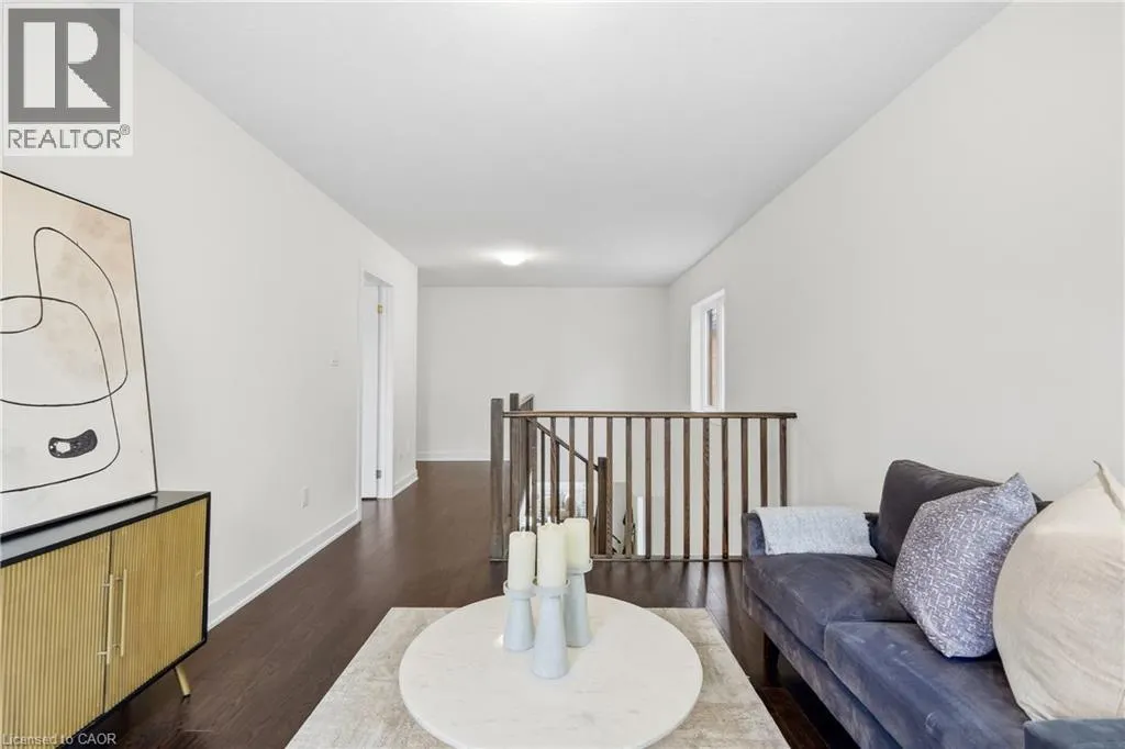 166 AVIRON Crescent