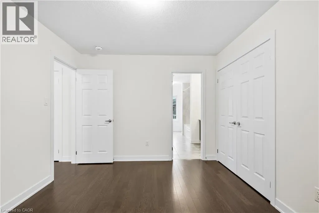 166 AVIRON Crescent