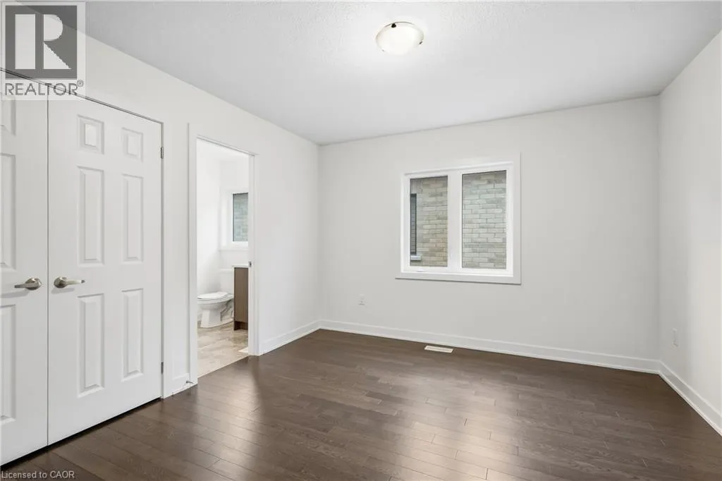 166 AVIRON Crescent