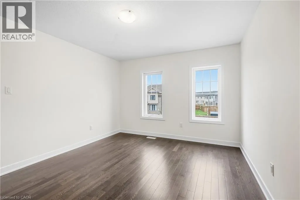 166 AVIRON Crescent