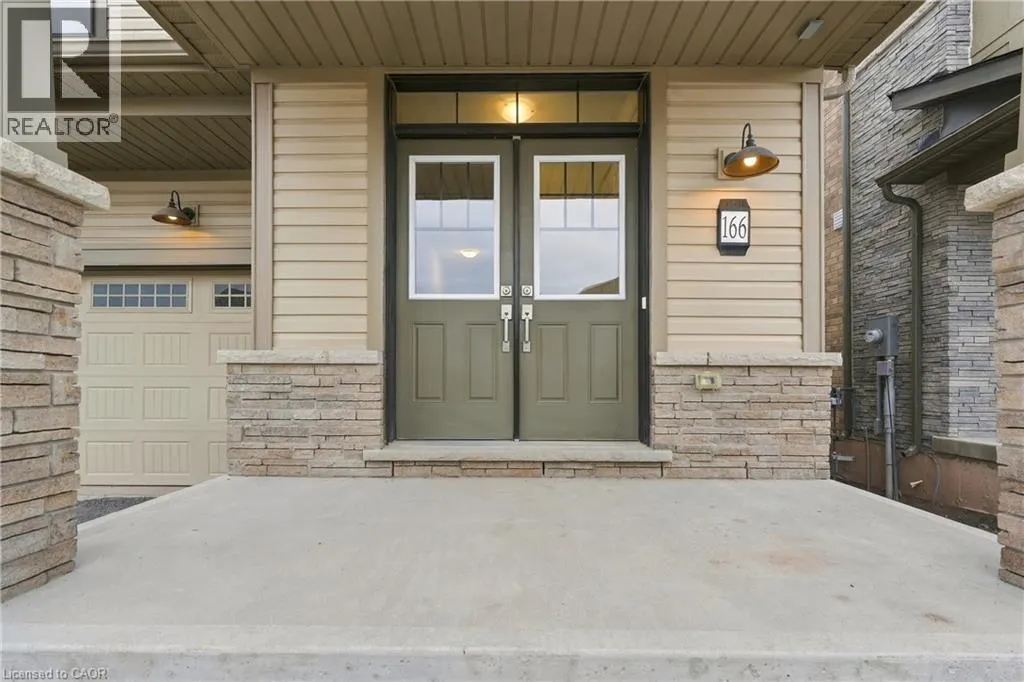 166 AVIRON Crescent