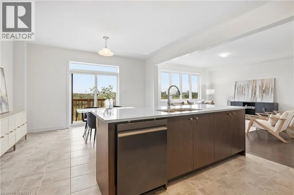 166 AVIRON Crescent
