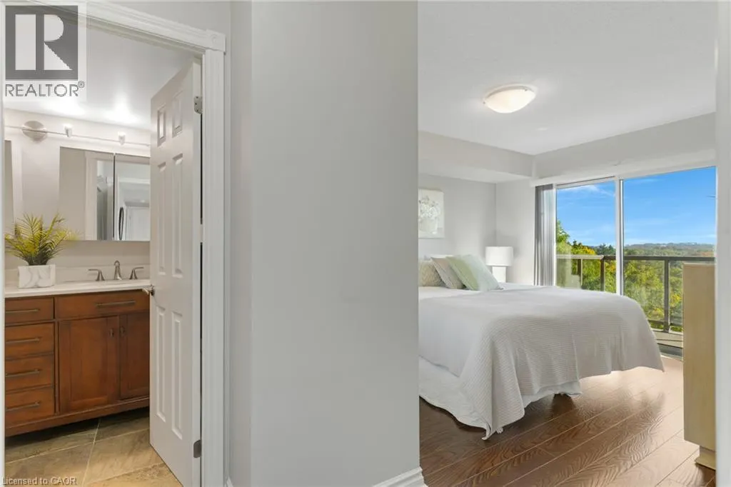 237 KING Street W Unit# 402 #402
