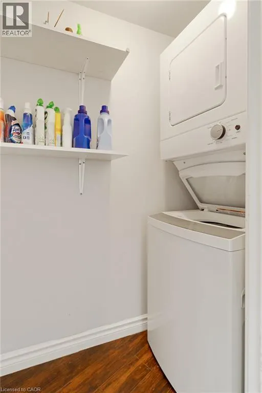 237 KING Street W Unit# 402 #402