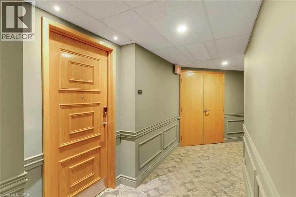 237 KING Street W Unit# 402 #402