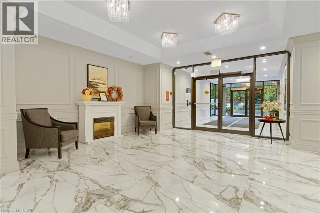 237 KING Street W Unit# 402 #402