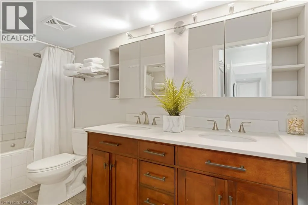 237 KING Street W Unit# 402 #402