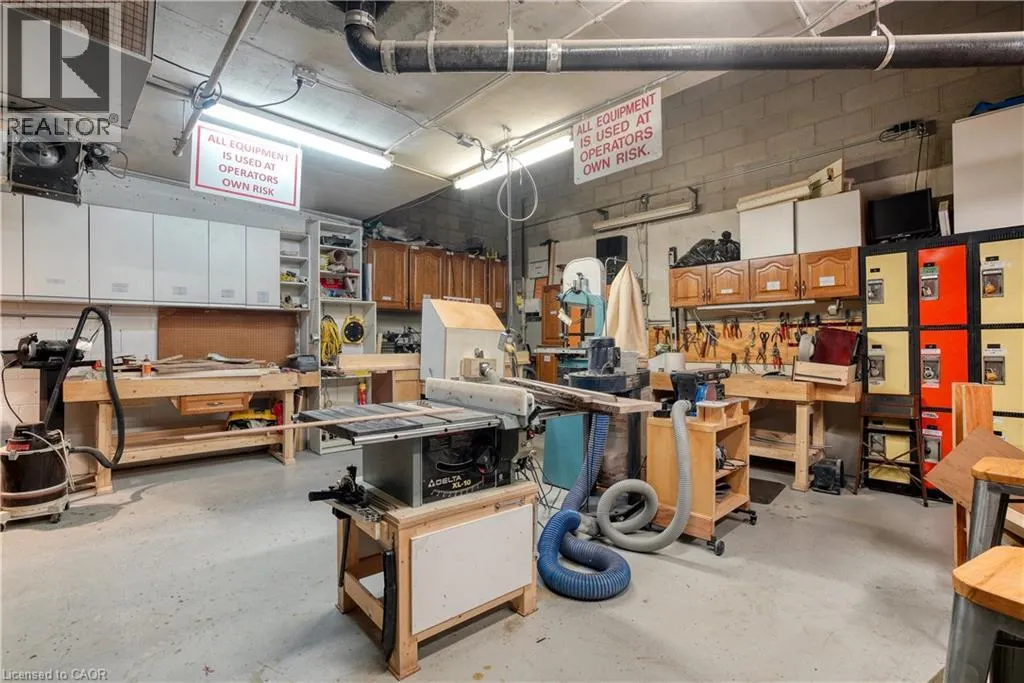 237 KING Street W Unit# 402 #402