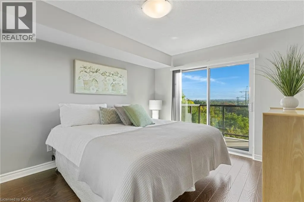 237 KING Street W Unit# 402 #402