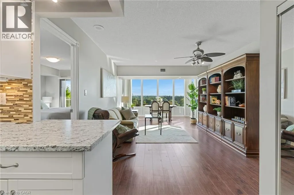 237 KING Street W Unit# 402 #402