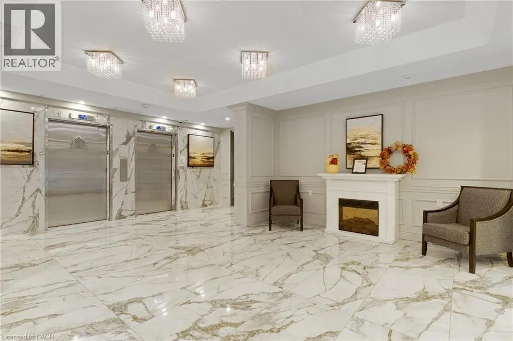 237 KING Street W Unit# 402 #402