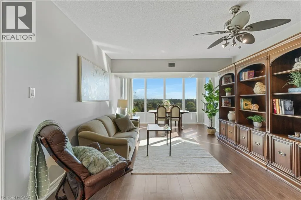 237 KING Street W Unit# 402 #402