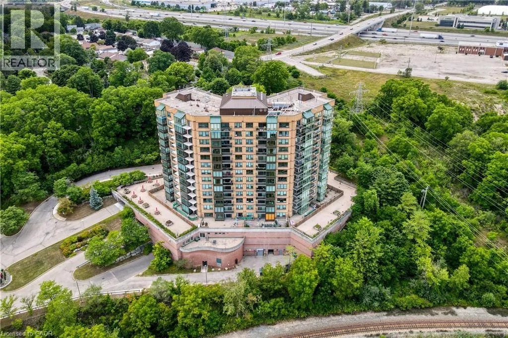 237 KING Street W Unit# 402 #402