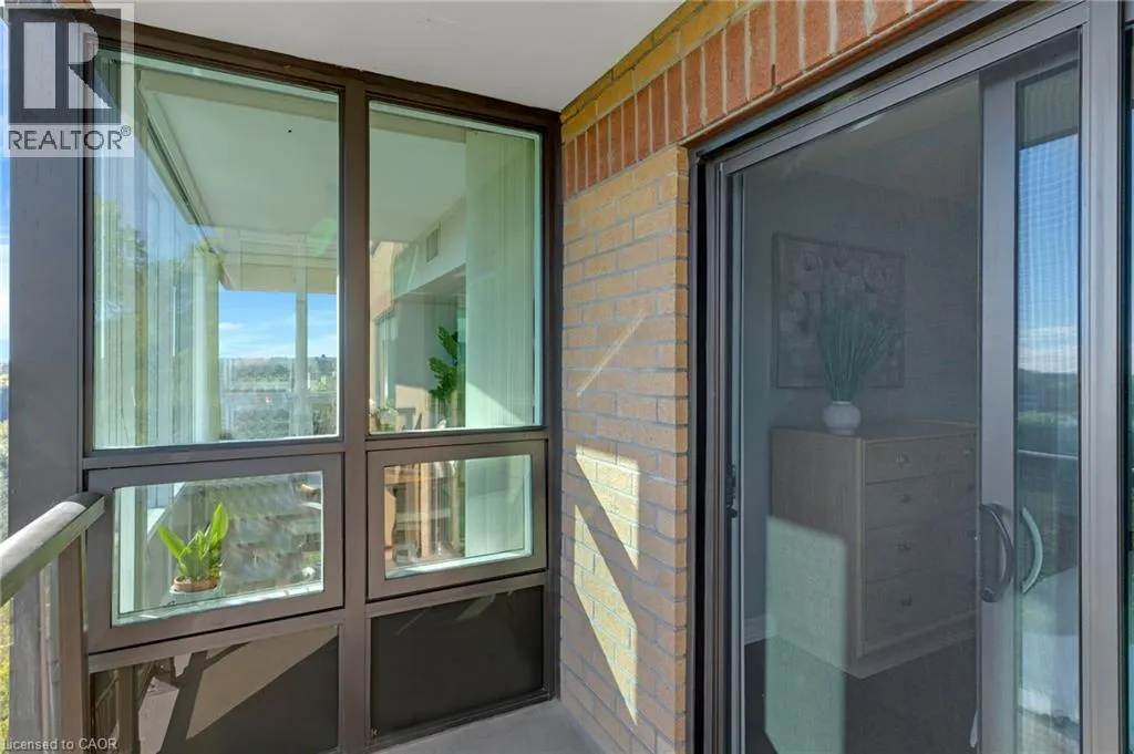 237 KING Street W Unit# 402 #402