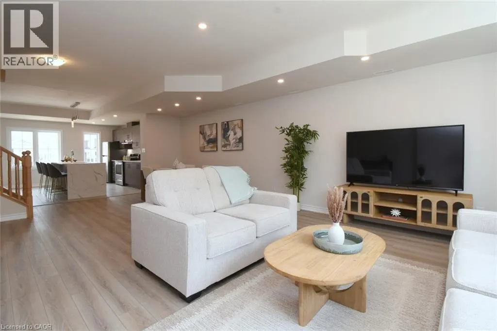 677 PARK Road N Unit# 2 #2