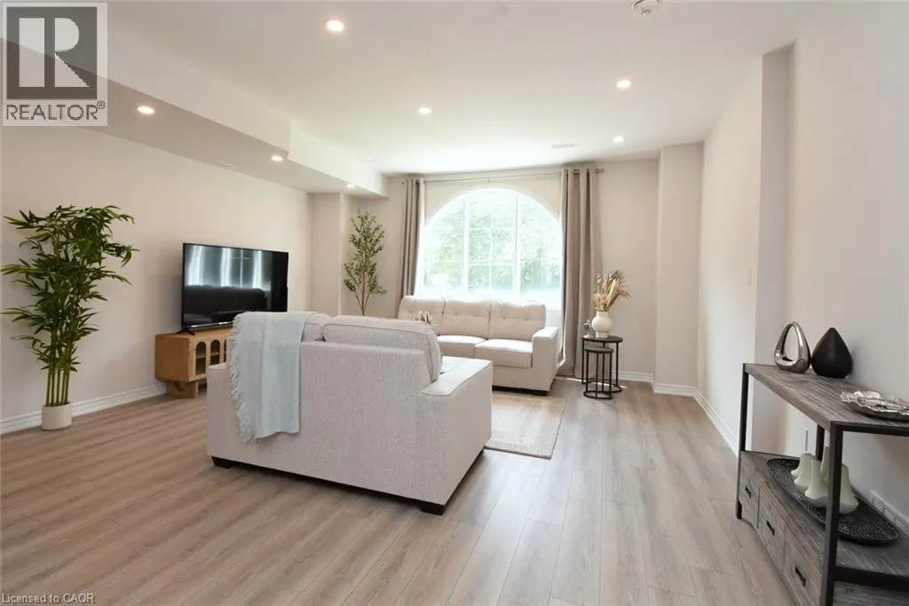 677 PARK Road N Unit# 2 #2